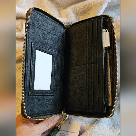 Betsey Johnson Military Green Skull Embroidered Wallet Wristlet - Picture 3 of 3